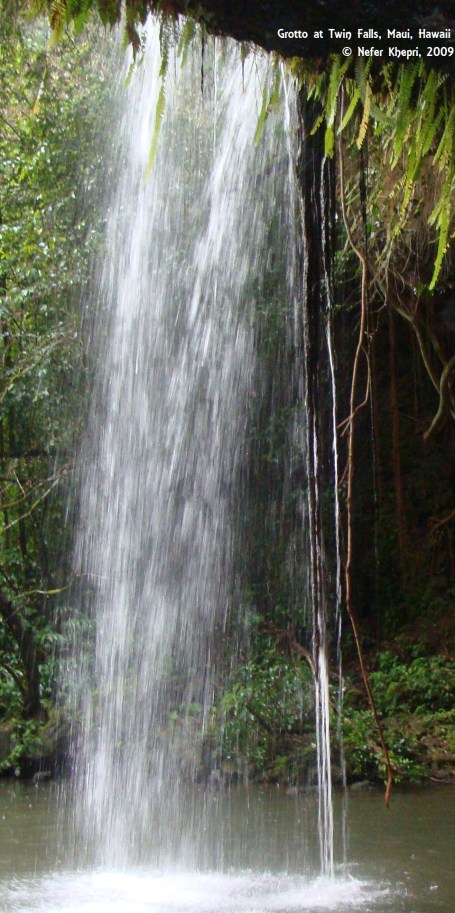 The Grotto at Twin Falls, Maui, Hawaii. Copyright Nefer Khepri, 2009.